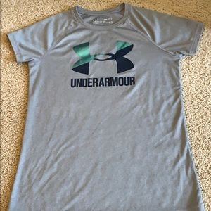 Gray under armour t-shirt